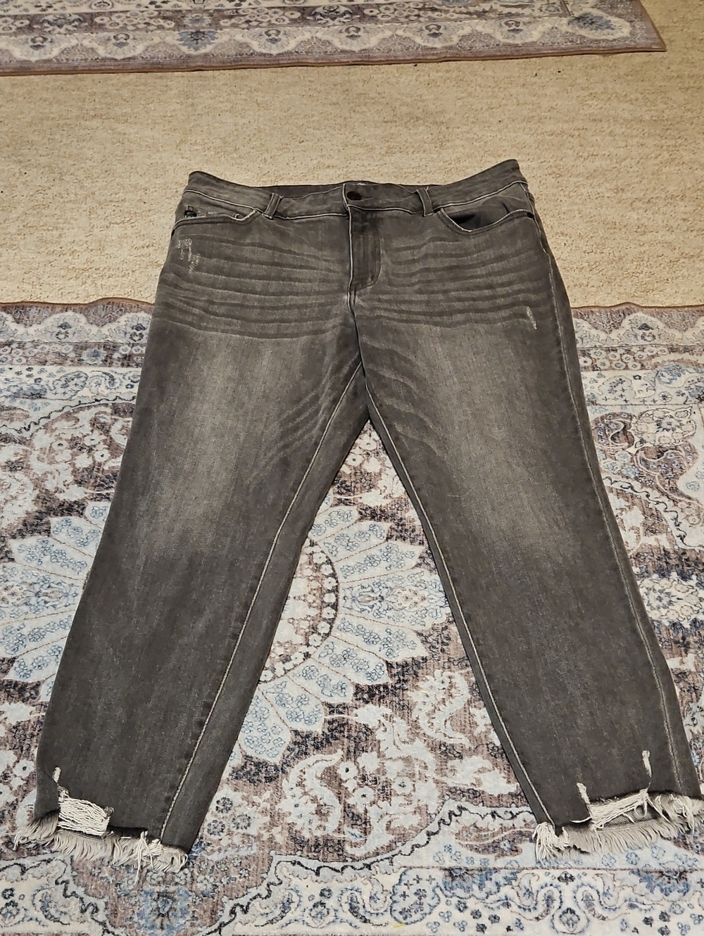 KanCan Grey Washed Cropped Jeans with Frayed Ankles